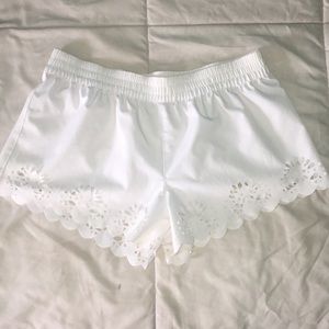 White Pacsun scalloped shorts